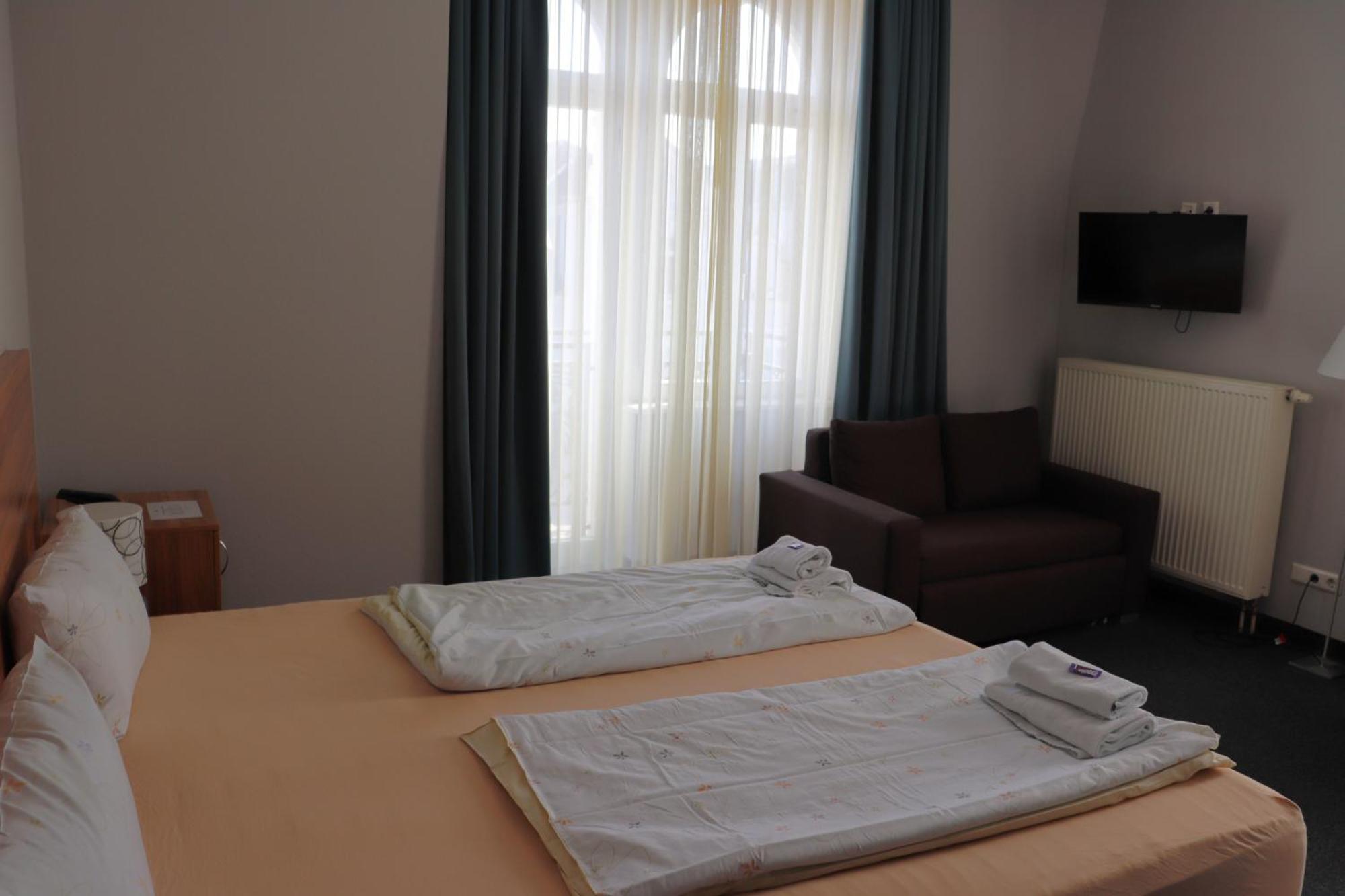 Hotel Garni Gaestehaus Der Kerckhoff-Klinik باد نوهايم الغرفة الصورة